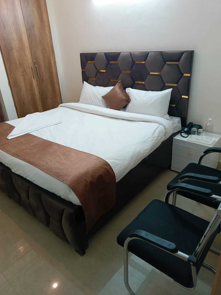 Soooper Hotel