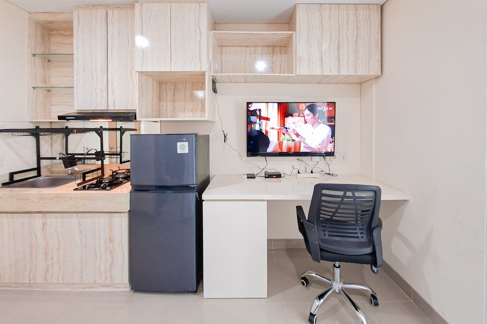 Bright Studio Room Apartment At B Residence