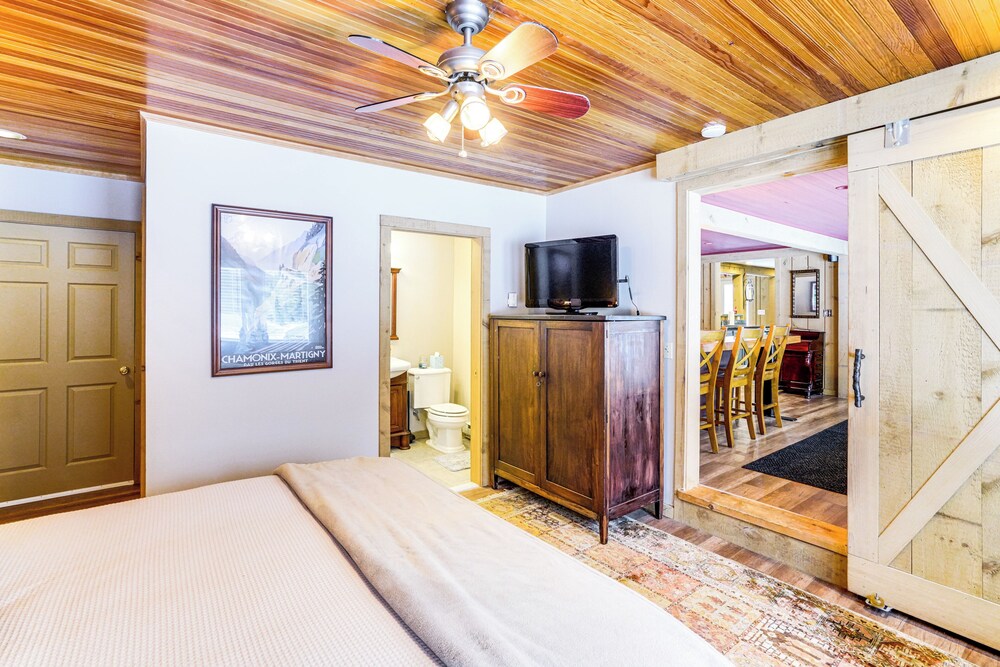 5 Mi to Ski: Family-friendly Home in West Dover!