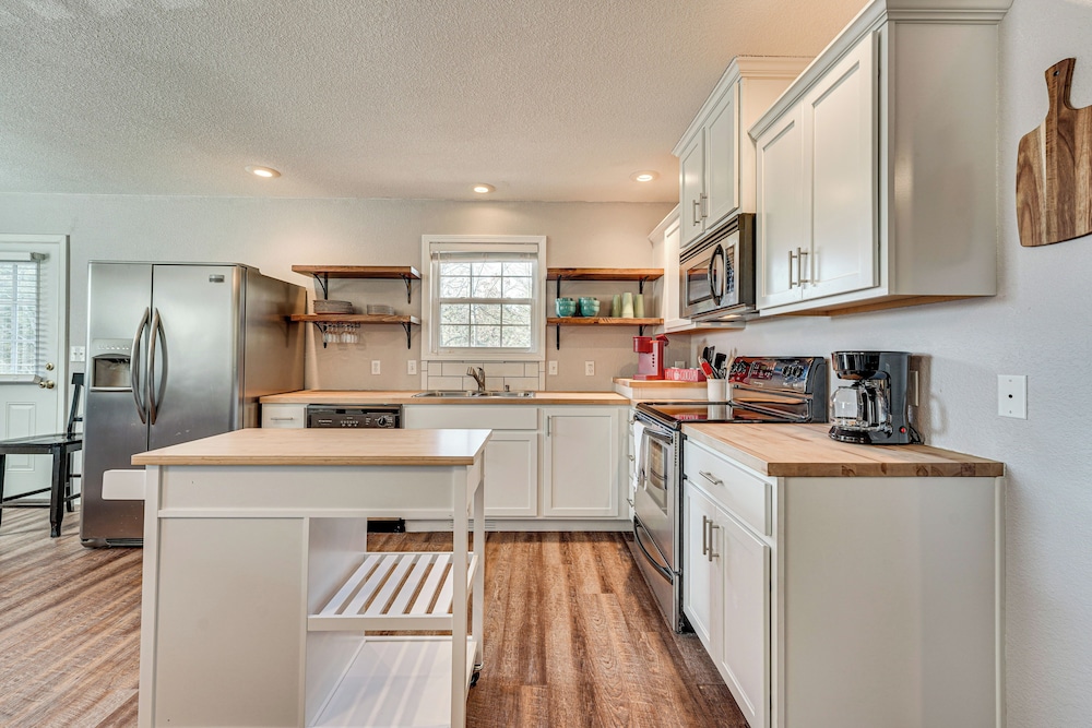 Branson Area Home < 1 Mi to Table Rock Lake!