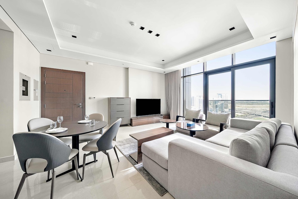 Modern 1BR With Stunning Views in Business Bay
