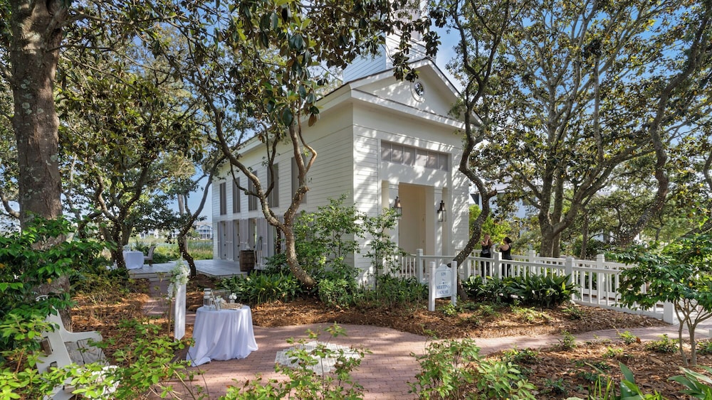 Lakefront Haven in Carillon Beach