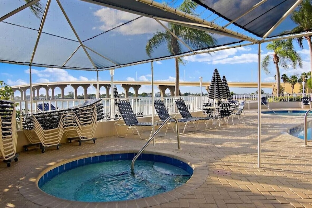 Bahia Vista 9-521 by Distinctive Beach Rentals
