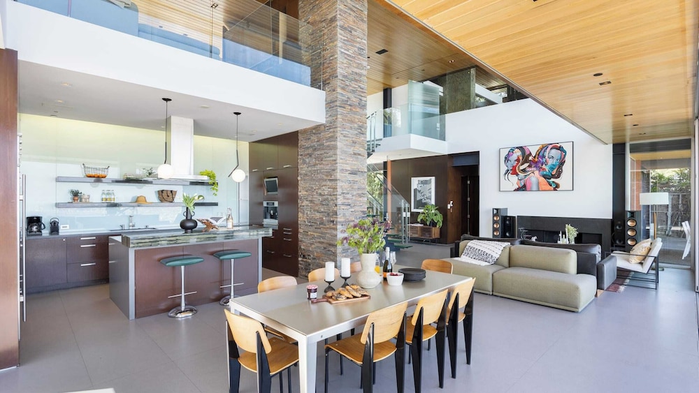 Hollywood Overlook by Avantstay Private Pool + Hot Tub Panoramic Views