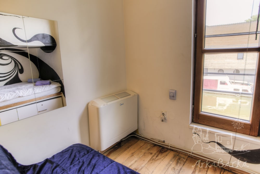 ArkaBarka Floating Hostel and Apartments