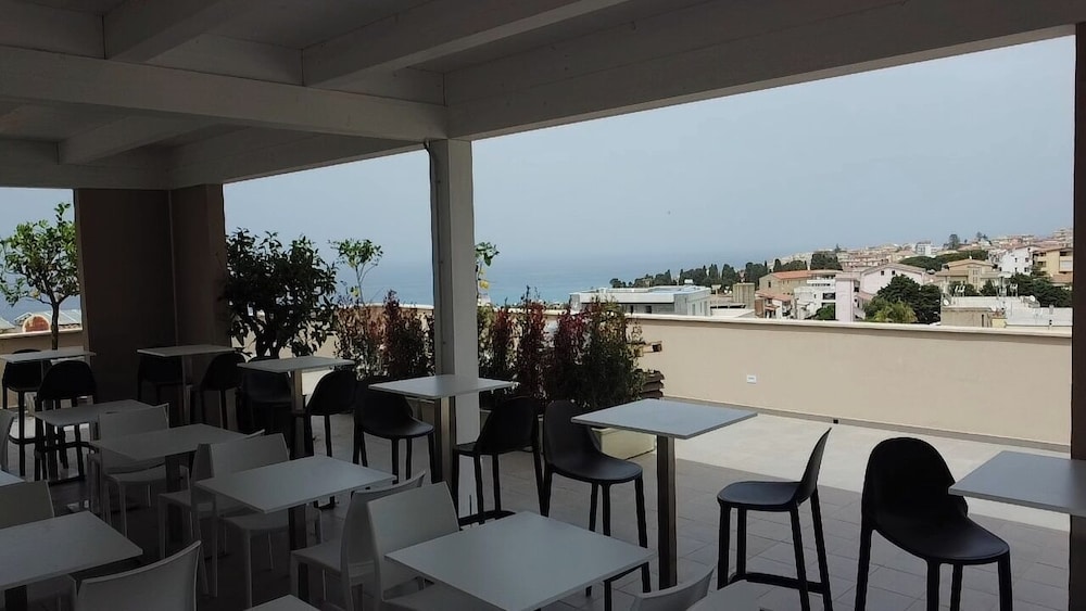 MIDDLE TOWN PALACE TROPEA