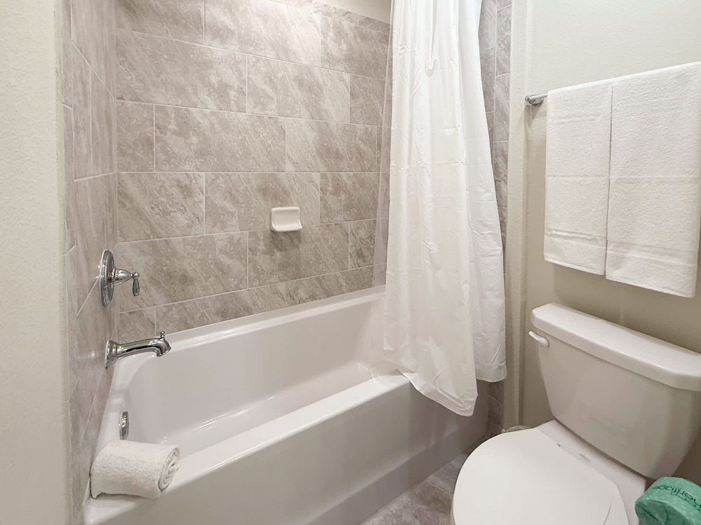 Upstay 20 Guest Capacity Mansion Near Disney