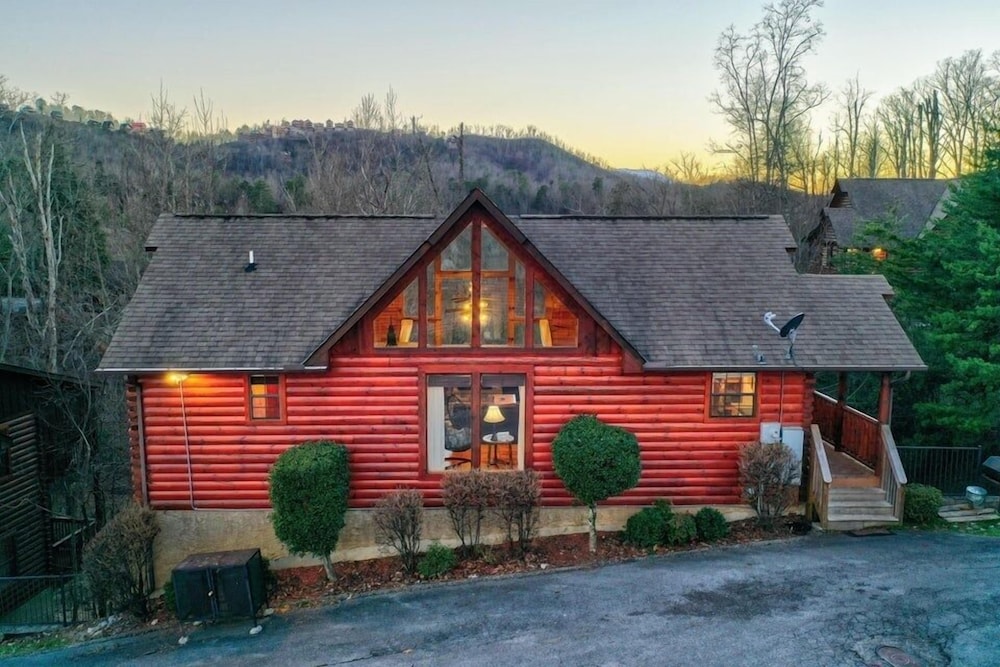 All Ya Need 4 Bedroom Cabin