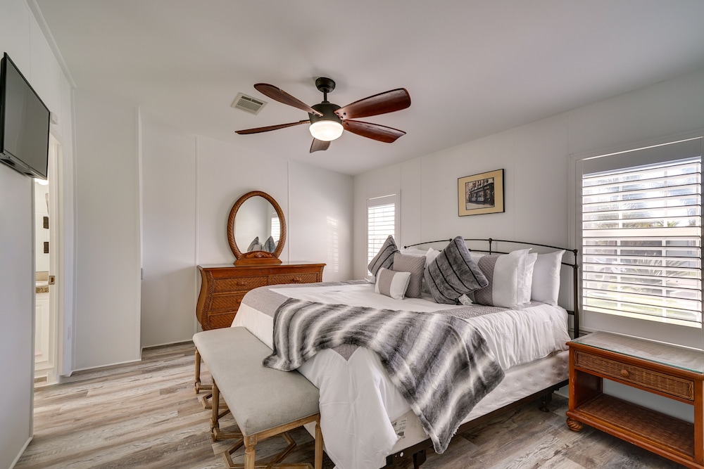 Sunny Fort Myers Home w/ Screened-in Porch & Grill