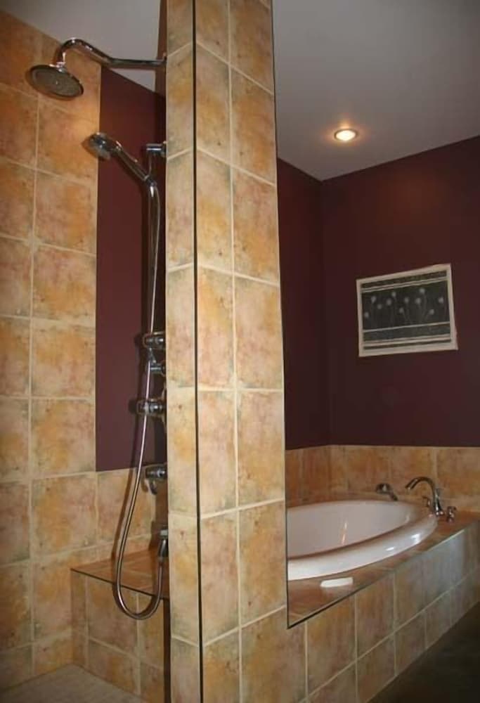 Crooked Tree Guest Suites