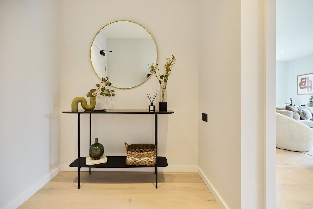 The Brondesbury Escape - Cosy 1bdr Flat With Balcony + Parking