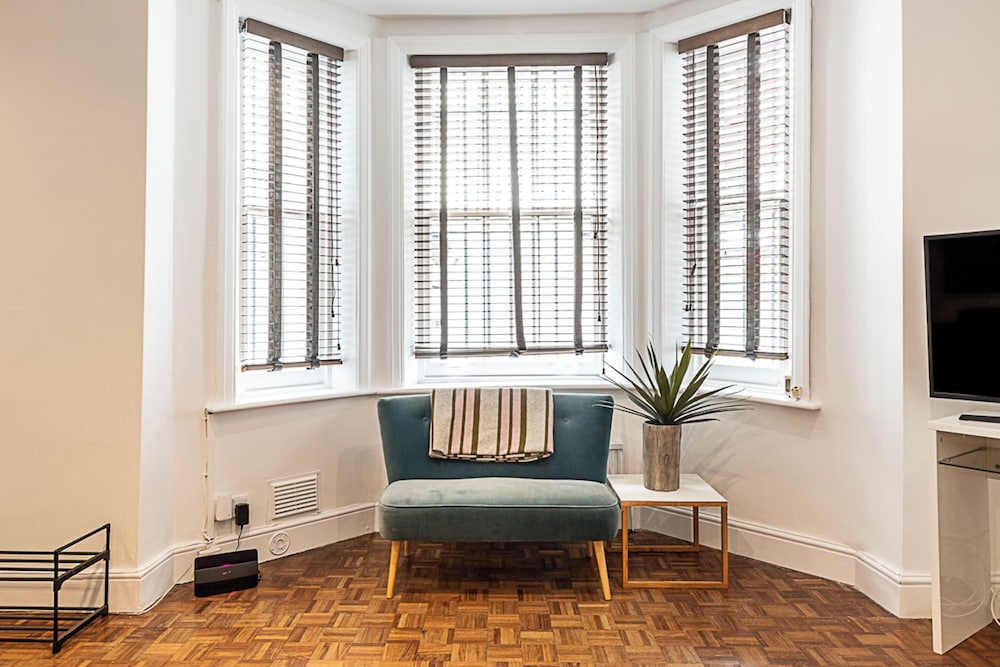 Charming Kensington Apartment