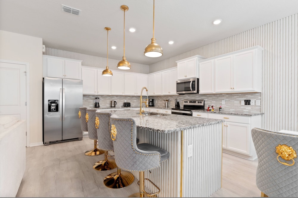 Brand NEW Luxury 10bedrooms At Windsor Island