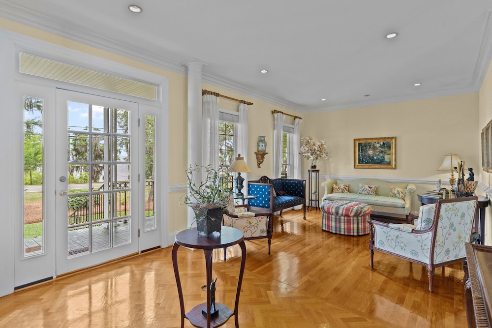 Lake Escape - Lake Waccamaw 7 Bedroom Home