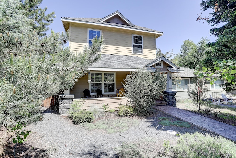 Westside Walkable 3 Bedroom Home by Redawning