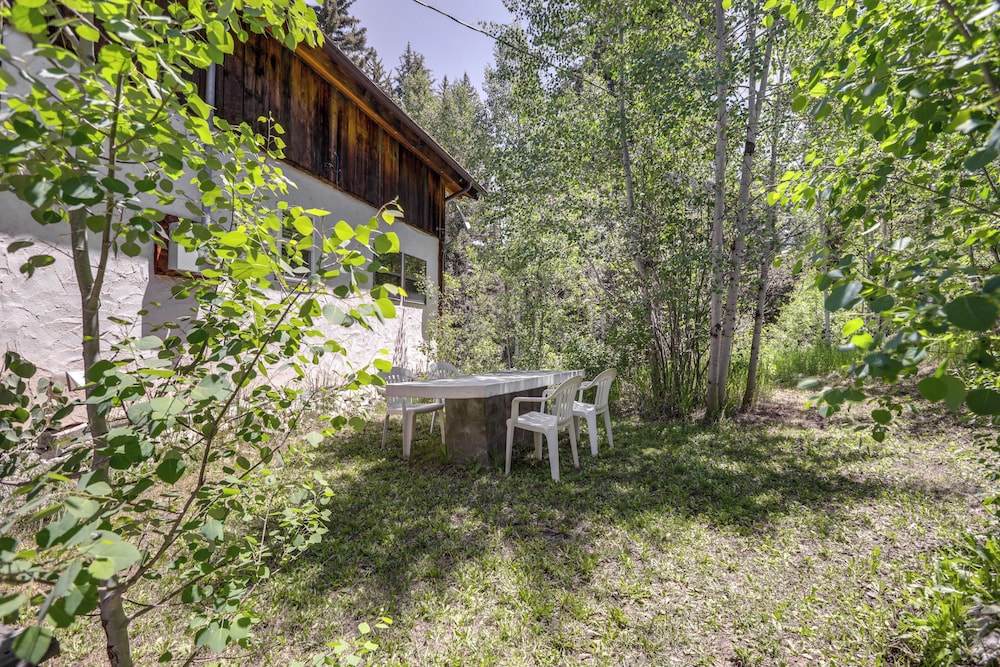 Mountain Chalet Getaway: Steps to Crystal River! view 4