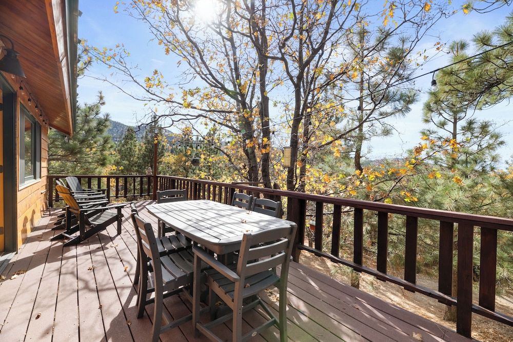 A Woodsy Mountain Retreat