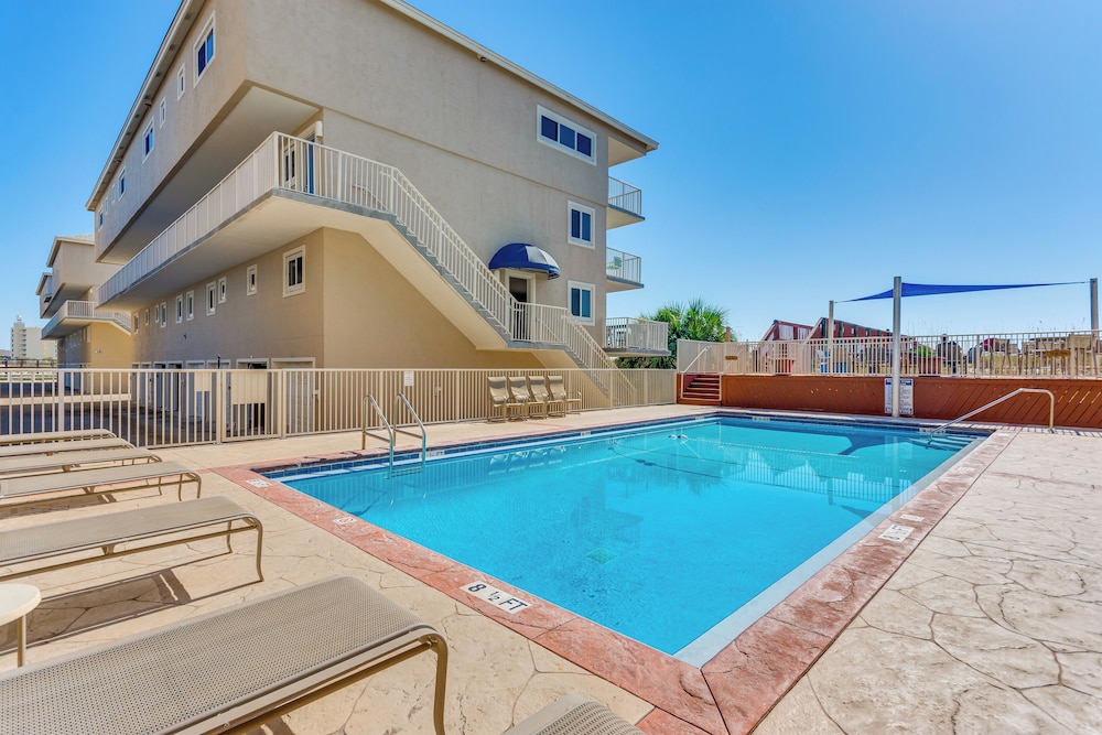 Direct Sand Access! Family Pensacola Beach Retreat
