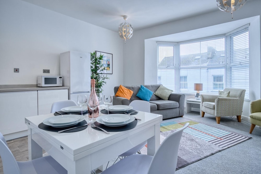 Bay View - 2 Bedroom Apartment - Tenby