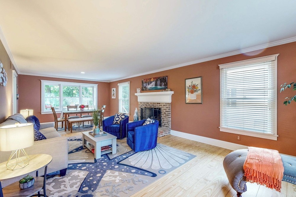 Waterfront Allergy-free 4br, Dock & Home Theater