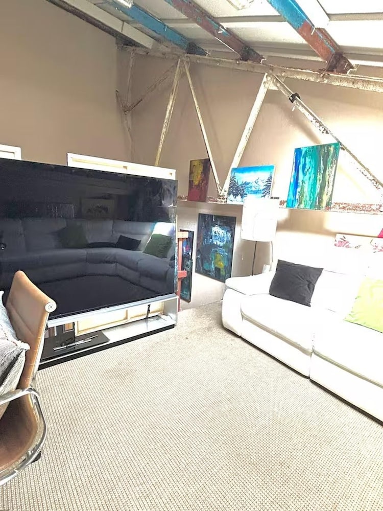 Arty Infused Loft With ac Near Emirates Stadium