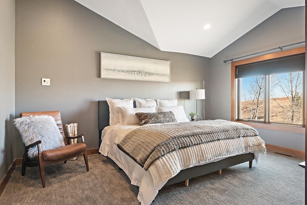 Raz Hideaway 7BR Ranch With Panoramic Mountain Views