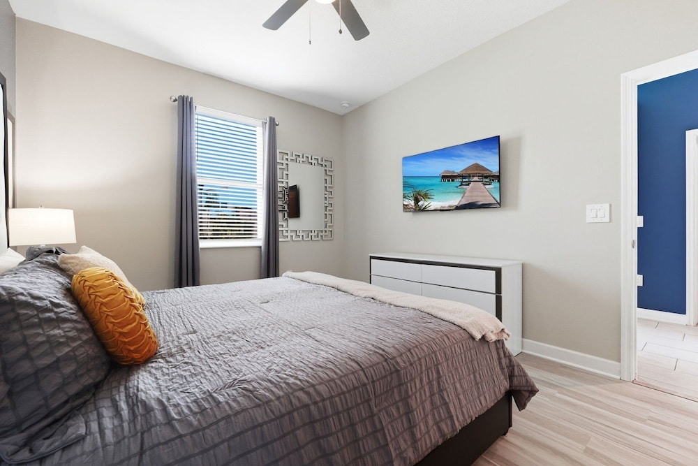 ChampionsGate Resort 10 Bedroom Vacation Home - Includes resort clubhouse amenity access! 10 Home