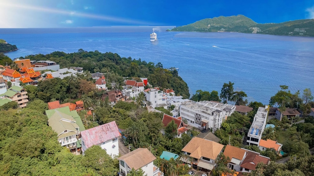 Luxurious 5-bedroom Pool Villa in Heart of Patong, Phuket