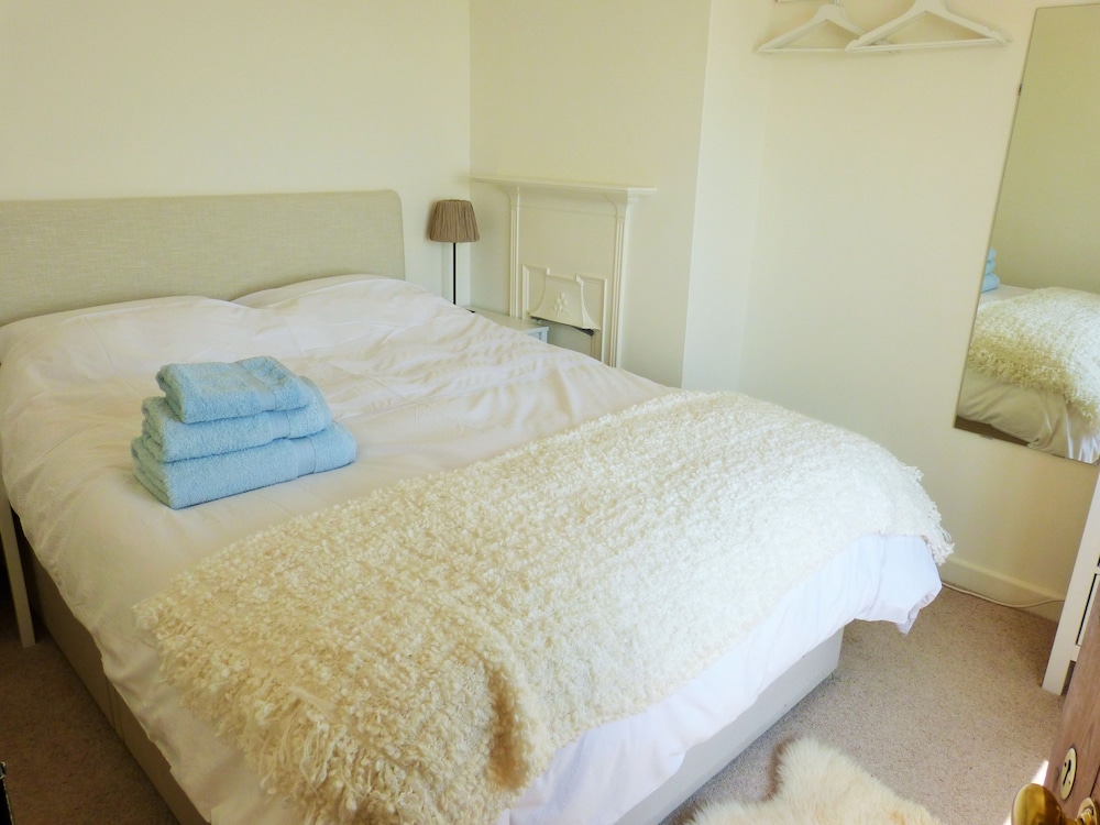 7 Coastguard Cottages view 4