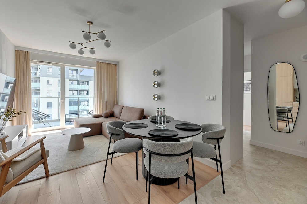 Horizon 63 Superior by Grand Apartments