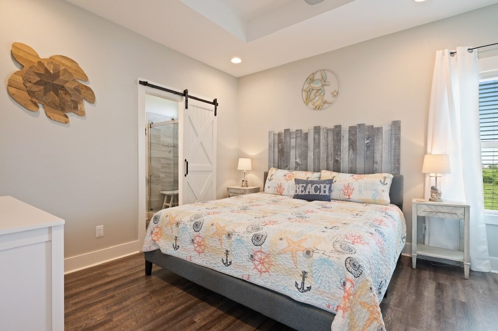 Tipsy Turtle 3 Bedroom Home by RedAwning view 3