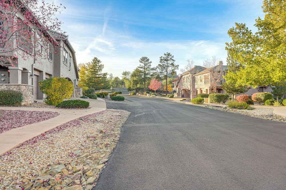 Stay, Work & Golf! Prescott Condo w/ WFH Setup