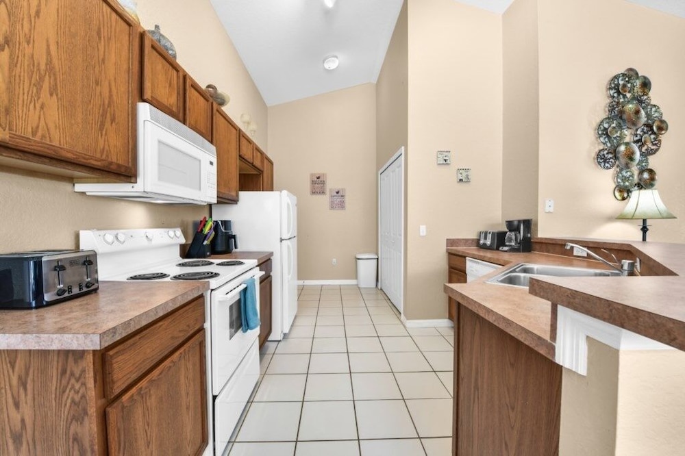 Reserve Retreat - Gated 4br With Pool Near Disney 4 Bedroom Villa