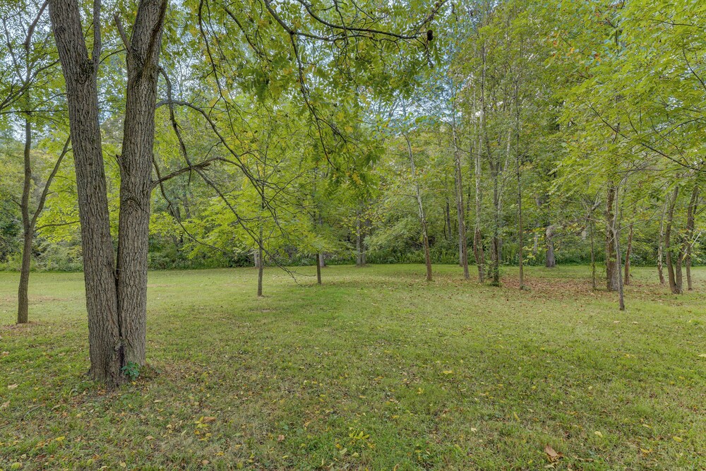 Cottage Close to Caves & Trails in Hocking Hills!