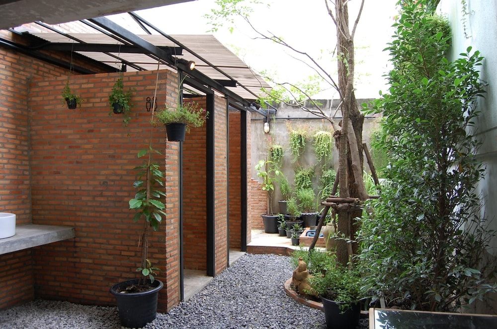 UdonBackpackers Beds and Cafe