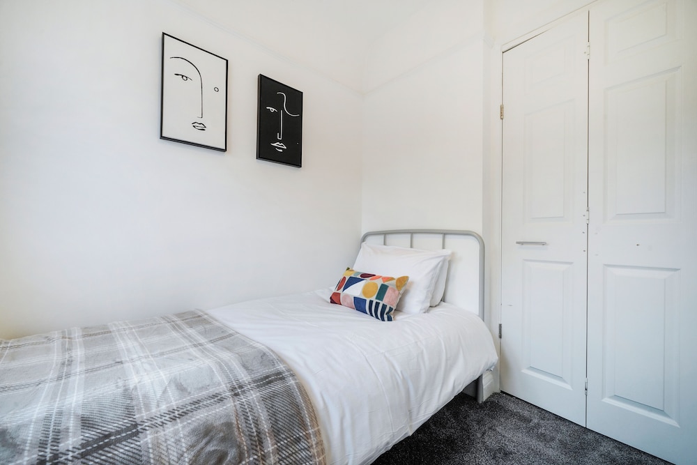 Mount Park Rd Flat