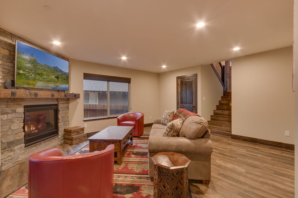 Silver Pines - Ski or Summer 30+ day Home
