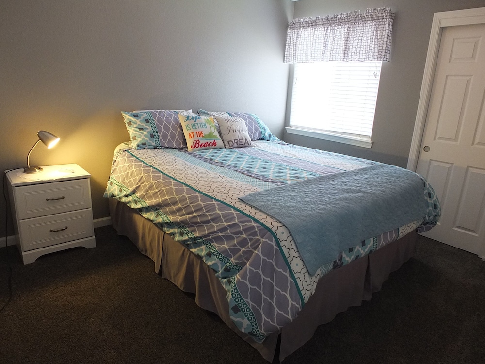 618 Airpark 2 Bedroom Condo by Redawning view 3