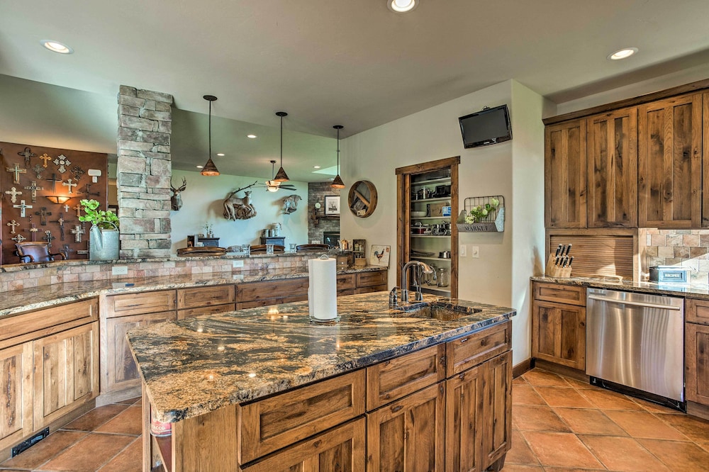 Luxury Waterfront Parachute House w/ Fire Pit!