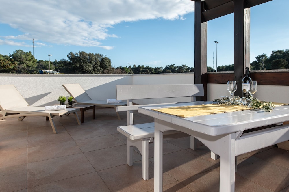 Apartments Olive Garden view 2