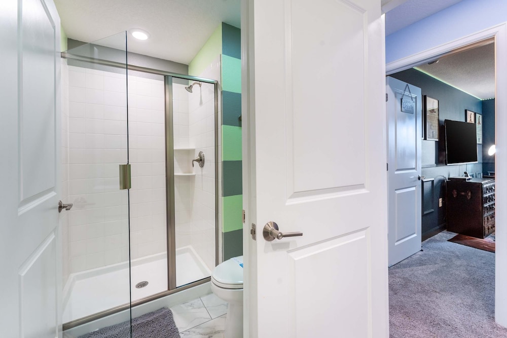 Private Disney Oasis With Pool Hot Tub Ps5 and Modern Amenities