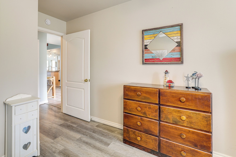 Bring Your Boat! Lakefront Home w/ Dock in Grove