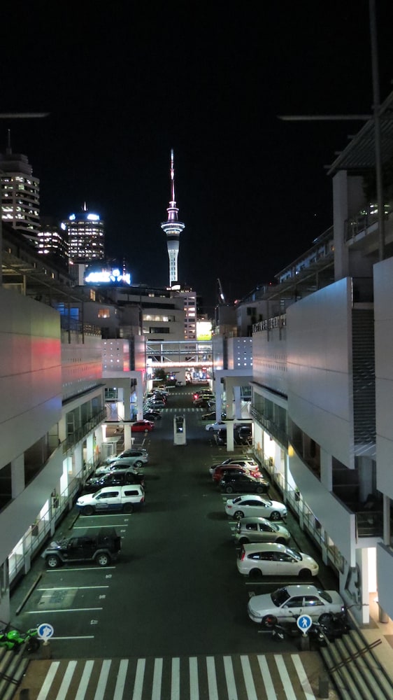 Princes Wharf Couple's Retreat - Adults Only