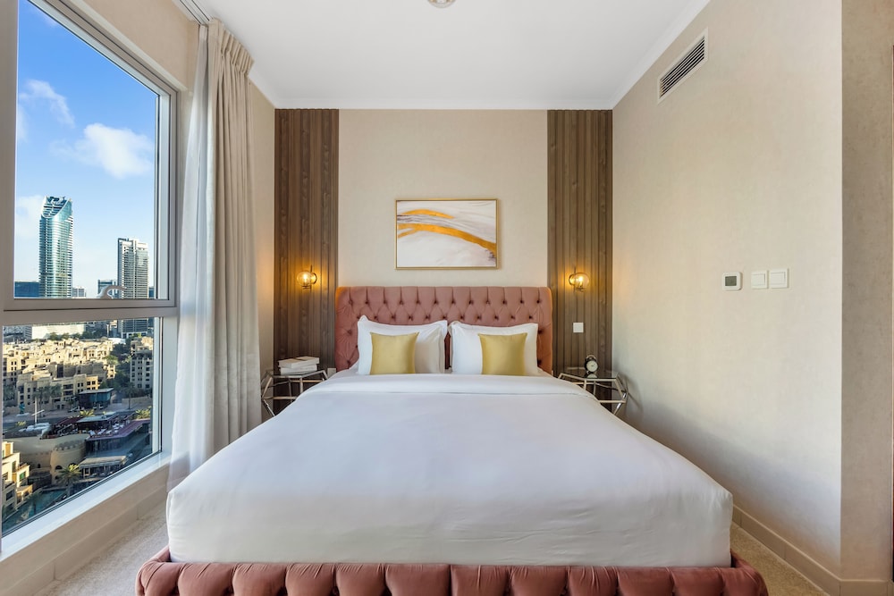 Durrani Homes - Lumina Grand 3BR with Burj khalifa and Fountain Views