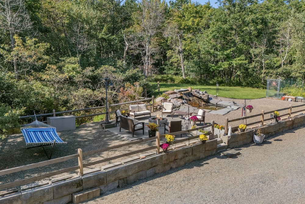 The Bigwood Cabin by Avantstay Hot Tub Firepit Pool Table Private Yard