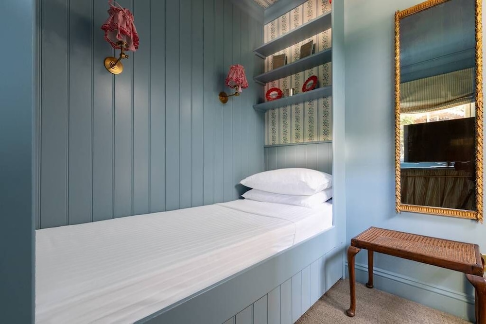 Westbourne Park Road Xvii by Onefinestay