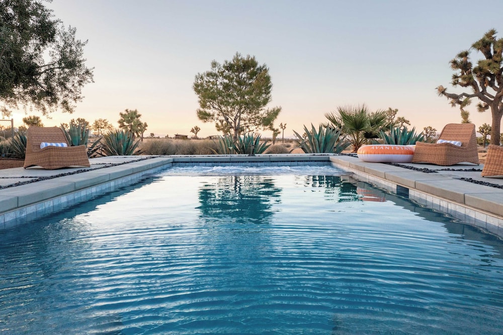 Sleeps 16 Two Beautiful Homes w/ Private Pool Sunset Grove