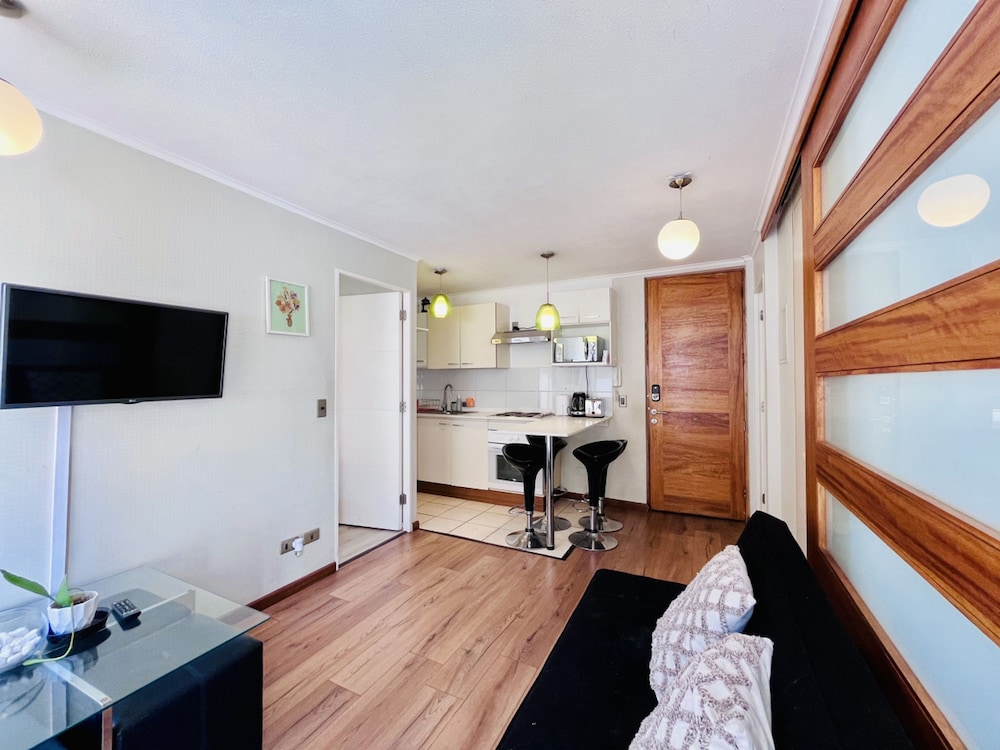 Urban Yard Bus Terminal Home Office Pool Wifi