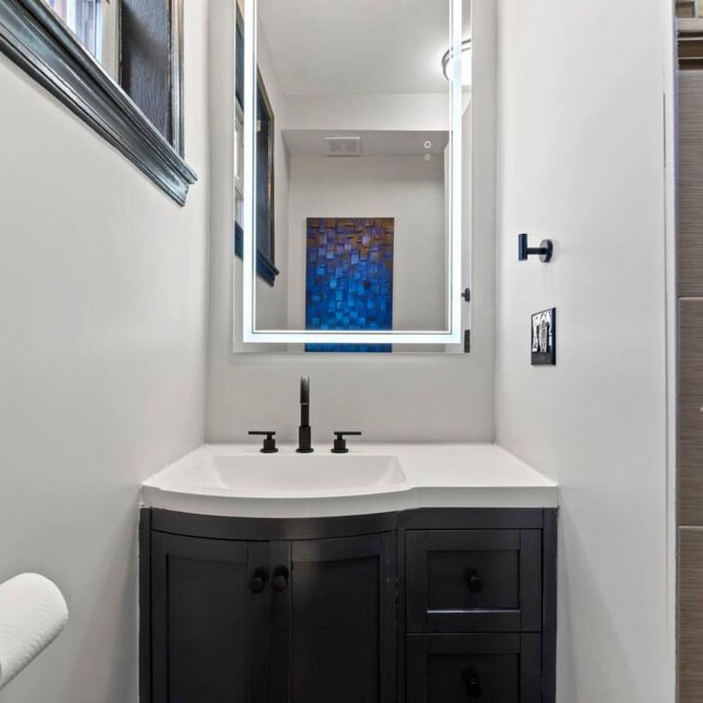 Charming DC Rowhouse Condo - Ideal Long-term Stay