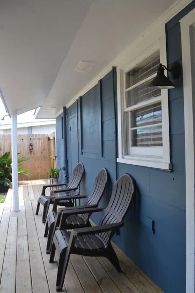Surf Shack - Classic PCB - Steps to Beach Access